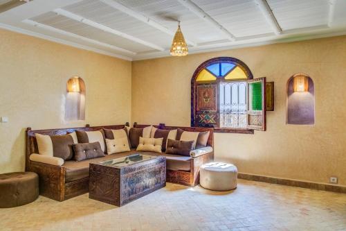Un lugar para sentarse en Berber riad with private pool