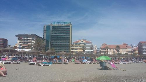 Primera linea de playa en Fuengirola frente al Puerto Deportivo