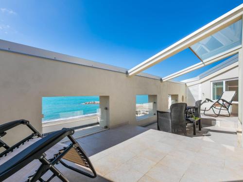 Piscina de la sau aproape de Apartment MaPo by Interhome