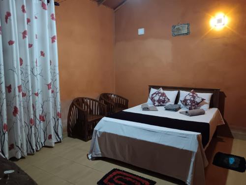 Postel nebo postele na pokoji v ubytování කැලෑව Jungle Eco Resort