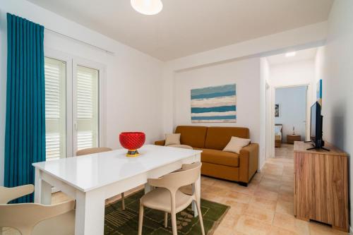 a living room with a white table and chairs at Sea Residence LUNA ROSSA in Marzamemi