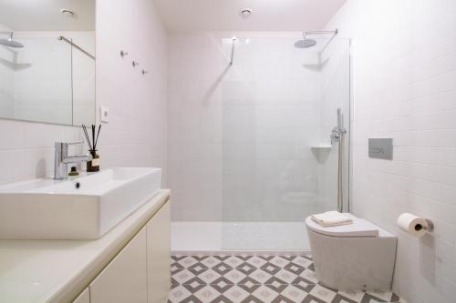 Luxurious Studio Retreat in Porto by LovelyStay
