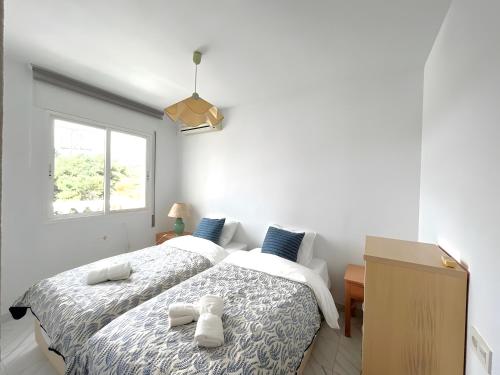 トロクスにあるVakantiewoning Torrox Park 300の寝室に並んで置かれた2つのベッド