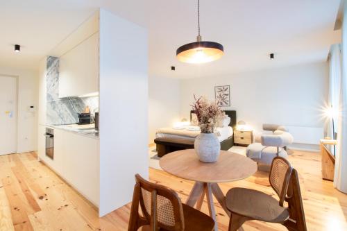 Luxurious Studio Retreat in Porto by LovelyStay