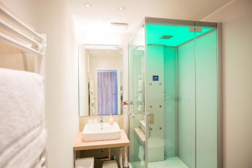 Phòng tắm tại Hotel Roeb