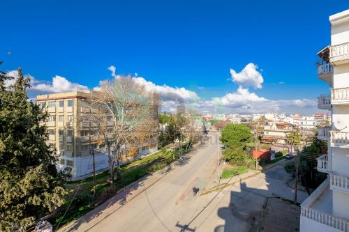 an empty street in a city with buildings at Luxurious Tsimiski 3BDR 3rd Floor in Alexandroupoli