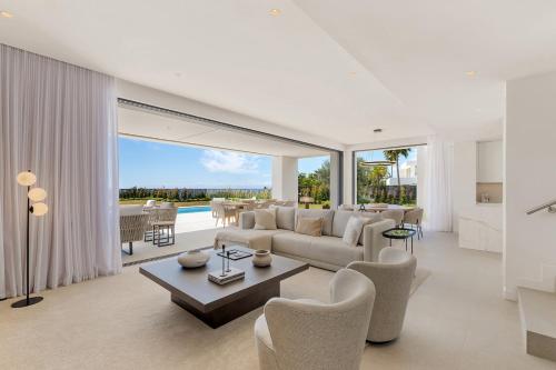 Luxury Villa in Marbella with Panoramic Sea Views & Large Garden
