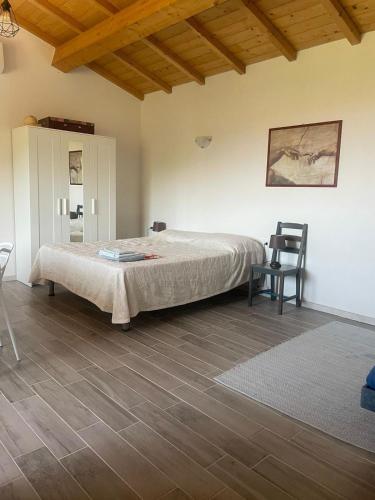 a bedroom with a bed and a table and a chair at Casa Belvedere in Sasso Pisano