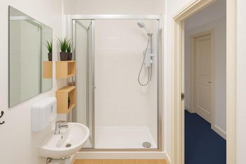 a bathroom with a shower and a sink at Duel of Bristol House 6BR 12 beds in Bristol