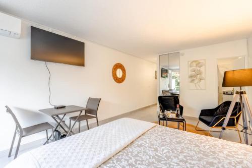 Petit Eden l Balcony & Peaceful l Shellter Rentals photo 2