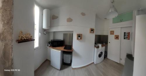 Η κουζίνα ή μικρή κουζίνα στο Nice studio in Villefranche sur Mer