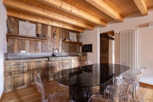 a dining room with a black table and chairs at Studio Ebi Vacation - Alleghe - Monte Civetta in Alleghe