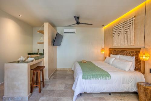 Katil atau katil-katil dalam bilik di Lalola Boutique Apartments by Andiani Travel