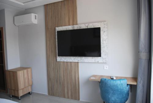 a living room with a tv on a wall at Asswar Al Madina in Fès