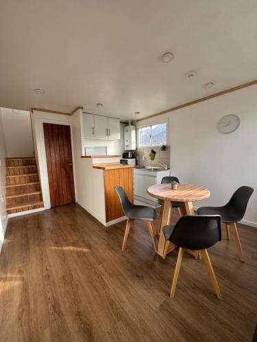 a kitchen and dining room with a table and chairs at Gi 's House in Ushuaia