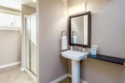 Un baño de Bird Rock Hotel