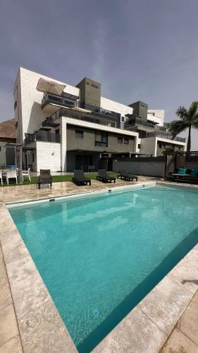 Luxury garden floor Private Heated Pool 3BR