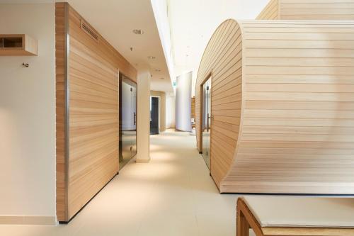 a hallway with wood paneled walls and a long corridor at Steigenberger Hotel Am Kanzleramt in Berlin