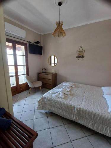 Ένα ή περισσότερα κρεβάτια σε δωμάτιο στο Eleana apartments and studios