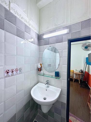 a bathroom with a sink and a mirror at Khách Sạn NANI in Da Lat