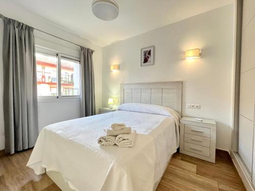 Urban Bay City Center & Beach Apartment