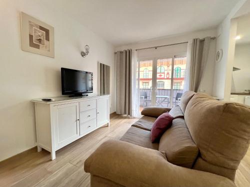 Urban Bay City Center & Beach Apartment