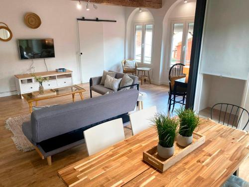 a living room with a couch and a table at Cal Moline 1 in Aviá