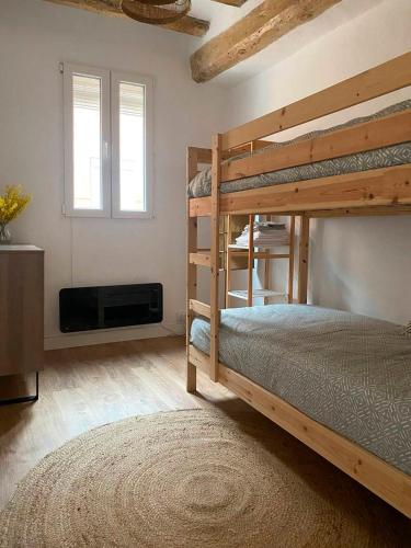 a bedroom with two bunk beds and a fireplace at Cal Moline 1 in Aviá
