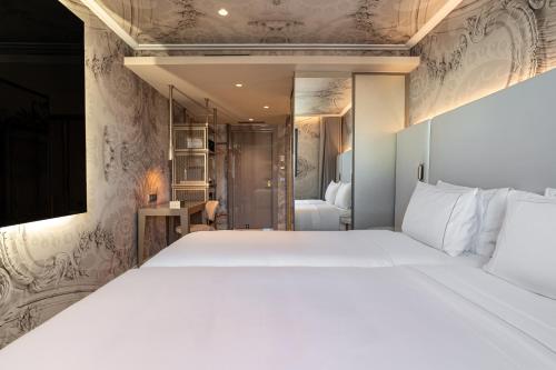 a bedroom with a large white bed in a room at Dos Reis by The Beautique Hotels in Lisbon