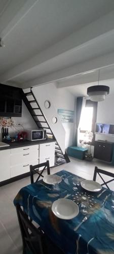 Kuchyň nebo kuchyňský kout v ubytování Le bonheur entre Lac et Mer