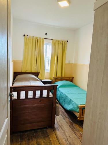 a bedroom with two beds and a window at esfuerzo in La Punta