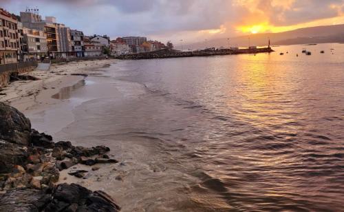 a view of a beach with a sunset in the background at El paraíso in Raxo