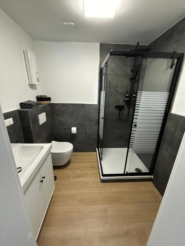 Ένα μπάνιο στο RheinSchatz Apartment 2