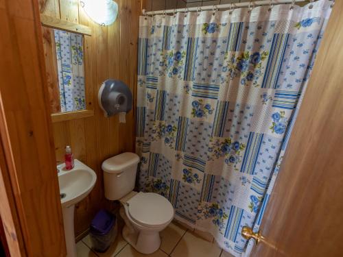 Bilik mandi di Hotel Catripulli