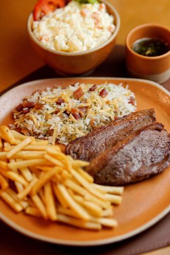 Makanan di atau berdekatan hotel