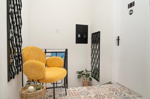 Μια τηλεόραση ή/και κέντρο ψυχαγωγίας στο Hostel Four Rooms
