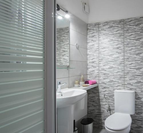 Ένα μπάνιο στο Santorini Sigala Studios 2