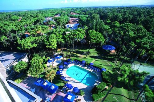 an aerial view of a resort with a swimming pool at Grand Hotel Golf in Tirrenia
