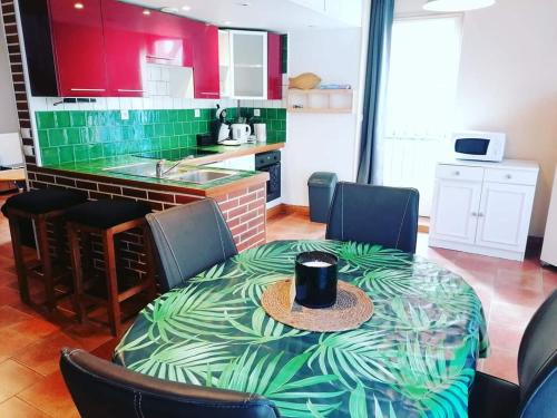 Photo de la galerie de l'établissement Gîte à Sées avec garage privé en centre ville, à Sées