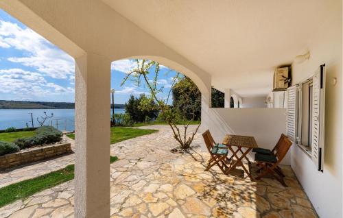 Cozy Apartment In Posedarje With Wifi