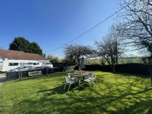 Serene Countryside Escape with Parking photo 1