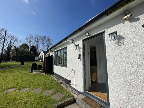 Serene Countryside Escape with Parking photo 15