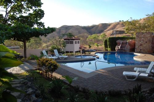 Πισίνα στο ή κοντά στο Sophisticated Home with a Chic Design and a Private Terrace with a Plunge Pool