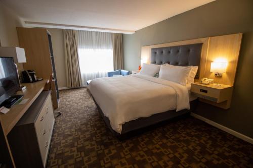 Postel nebo postele na pokoji v ubytování Holiday Inn Scranton East - Dunmore by IHG