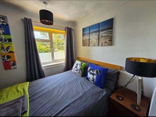a bedroom with a bed and a window at 3 Bed House Stunning Views And Free Parking in Rottingdean