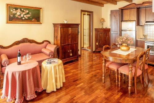 a living room with a couch and a table with chairs at Apartment Manzoni Bardolino Center in Bardolino