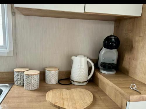 Παροχές για τσάι/καφέ στο 5 Minutes Walk From Beach , Accessible Pet Friendly Caravan With Hot Tub On Coastfields Holiday Village