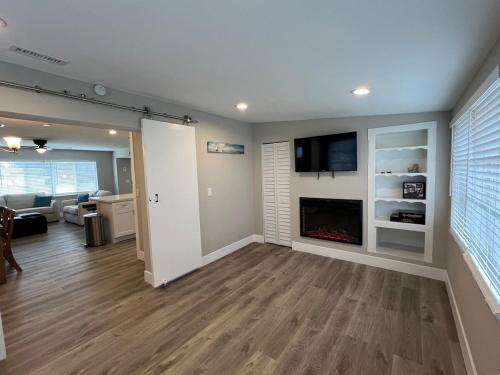 a living room with a fireplace and a tv at Venice Florida near beach in Venice