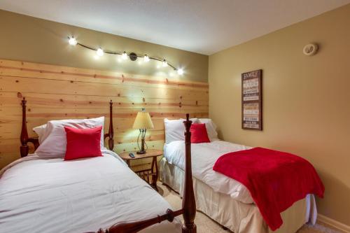 a bedroom with two beds and a table with a lamp at Bear-Sighting Condo Walk to Downtown Gatlinburg! in Gatlinburg