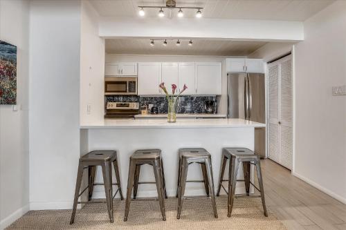 Kuchyň nebo kuchyňský kout v ubytování Central Aspen Condo - Affordable & Prime Location